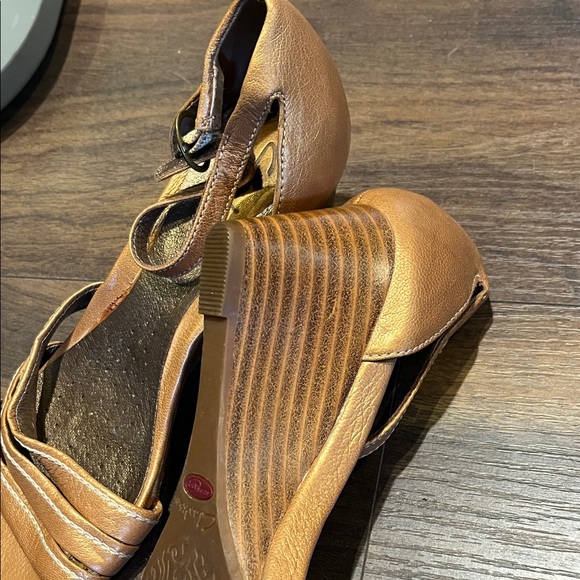 Clarks Women's Brown Strappy Heels - Picture 5 of 5